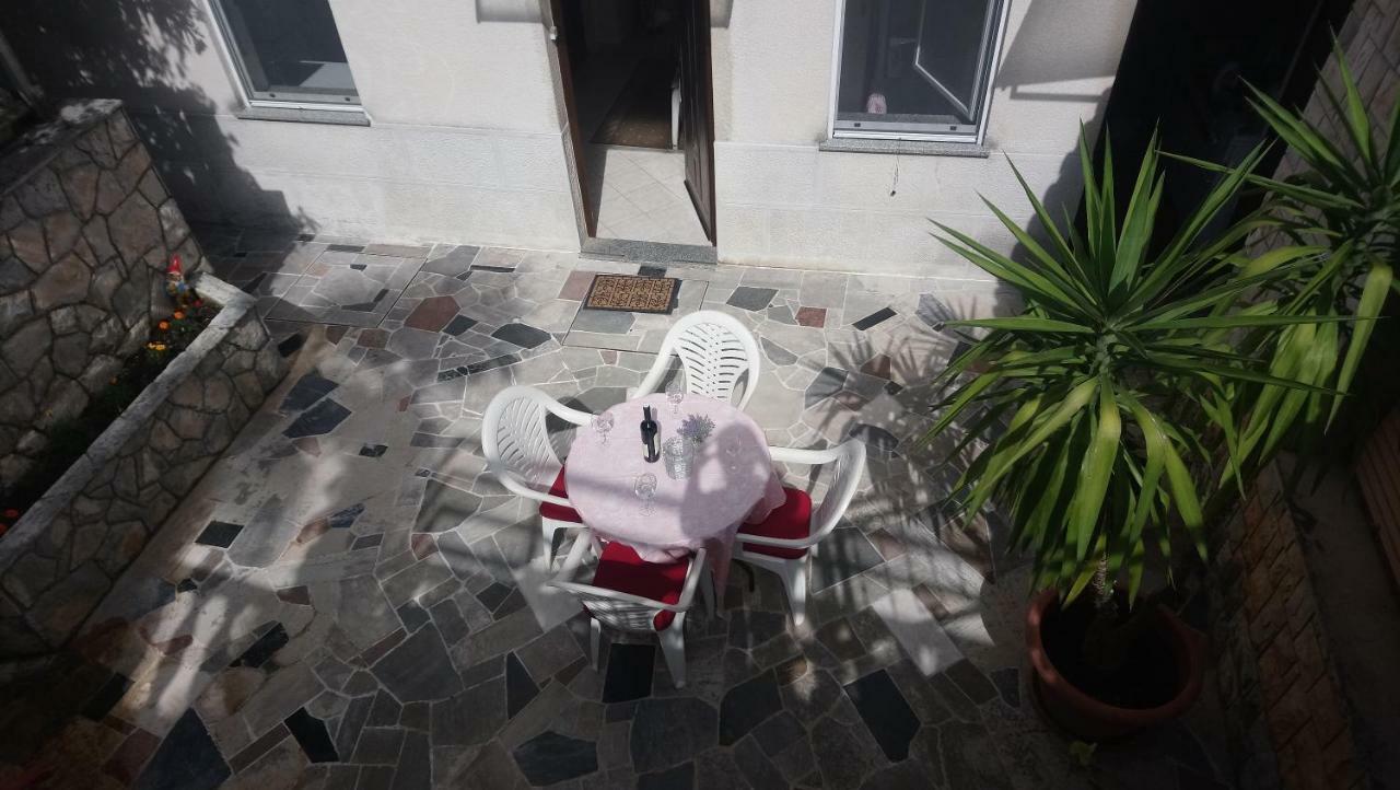 Apartman Iris S Terasom Rijeka Exterior foto